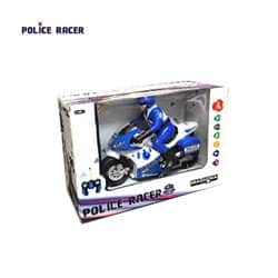 אופנוע משטרתי על שלט של חברת MACHINA